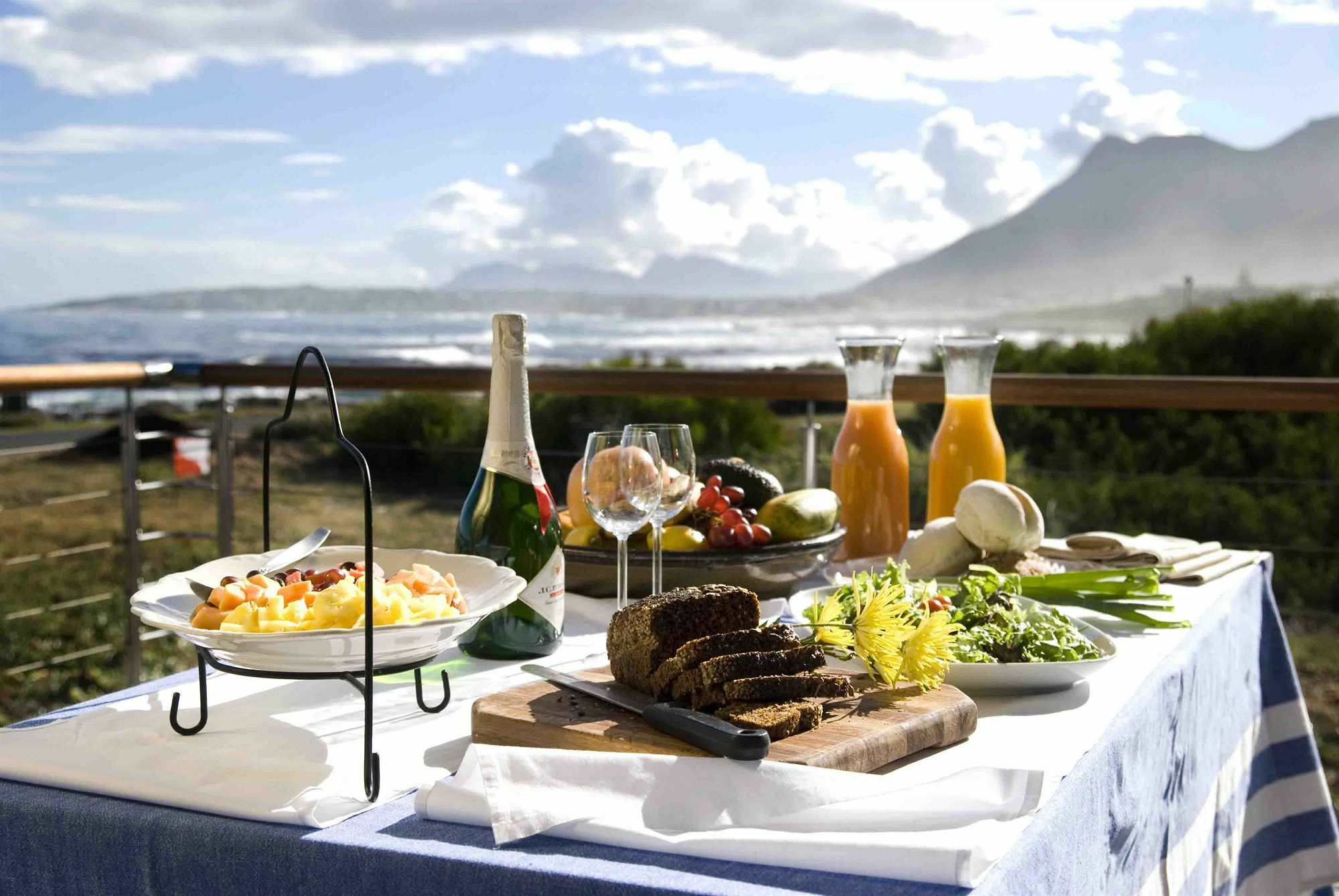 138 Marine Beachfront Guesthouse Hermanus Εξωτερικό φωτογραφία